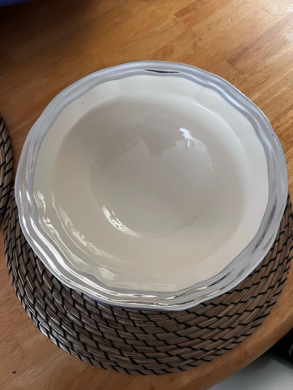 Mikasa White Serving Bowl 10.9 with Mirrored Trim